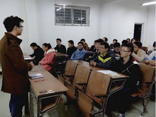 公司研究生召开“科研与生活”主题班会