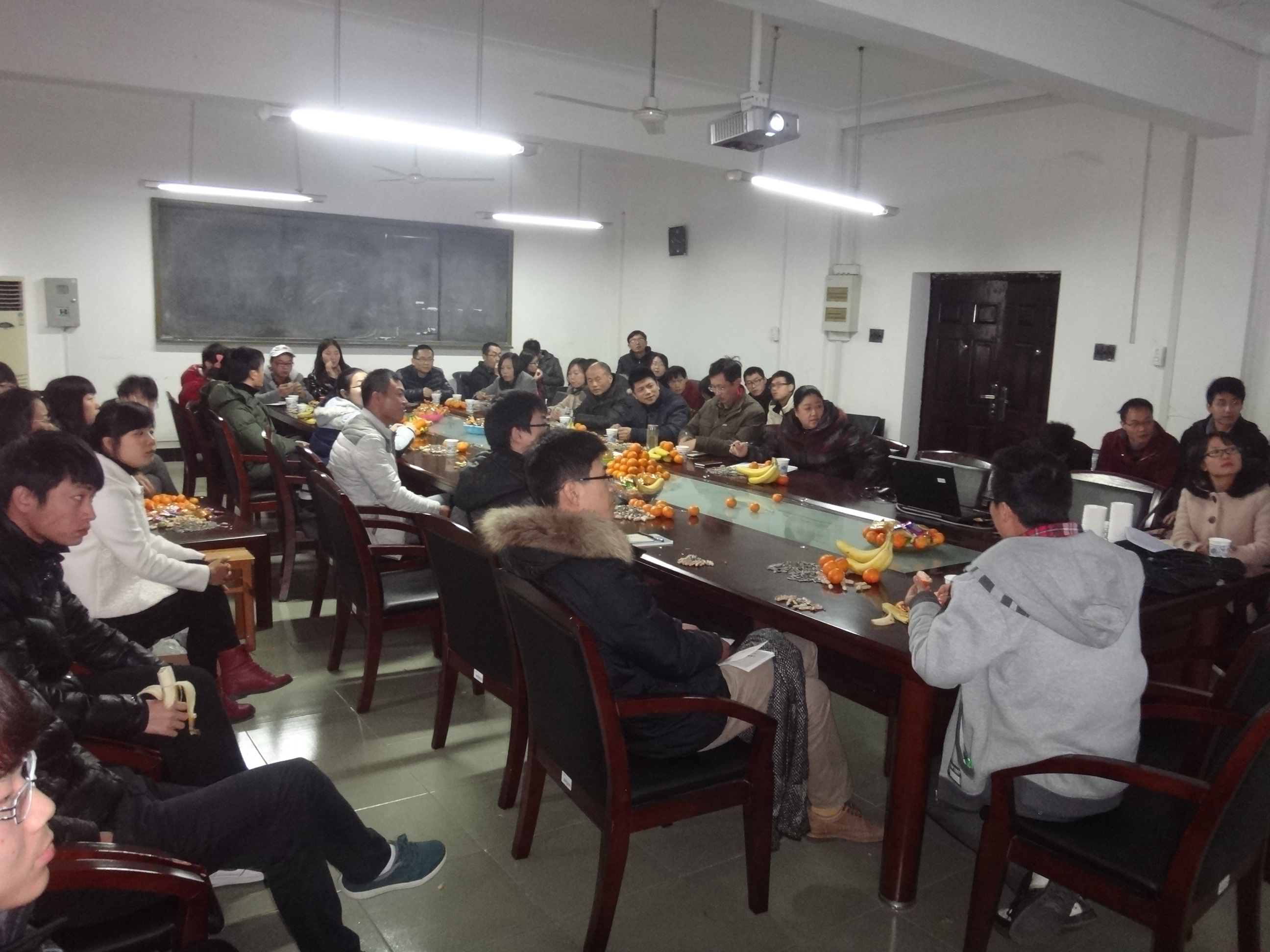 计算机学院召开研究生年终座谈会